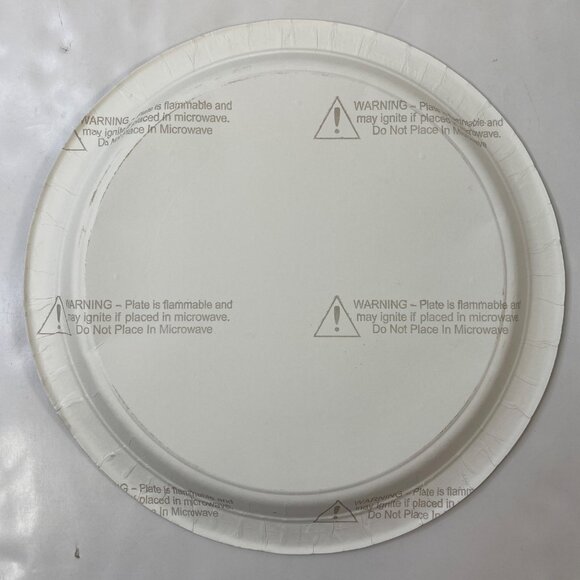 Holiday Themed Disposable Paper Plates Sectioned Santa Gifts "Seasons Greetings" - Picture 4 of 13